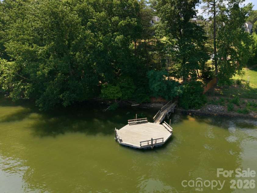 1050 21st Avenue, Hickory, NC 28601.  MLS# CAR4399644, YatesRealty ID 20166. 