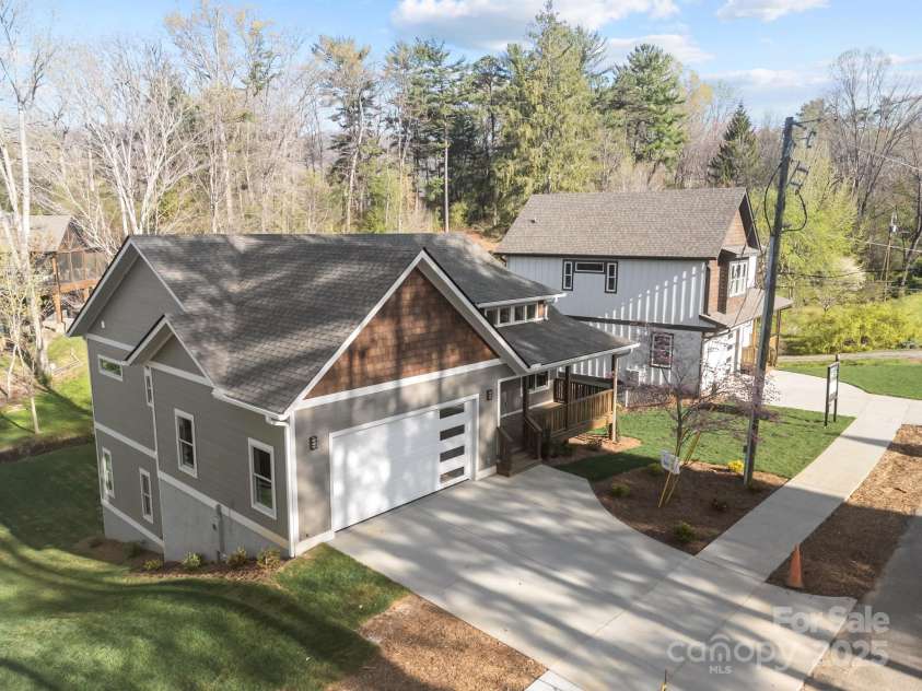 62 Pinedale Road, Asheville, NC 28805.  MLS# CAR4210140, YatesRealty ID 20166. 