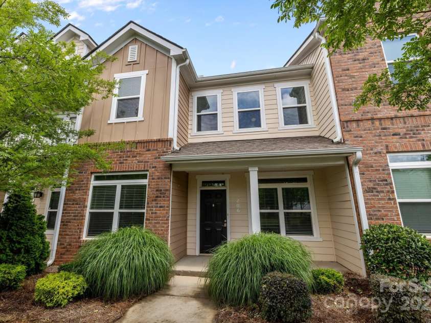 206 Overstone Court, Fort Mill, SC 29715.  MLS# CAR4258511, YatesRealty ID 20167. 
