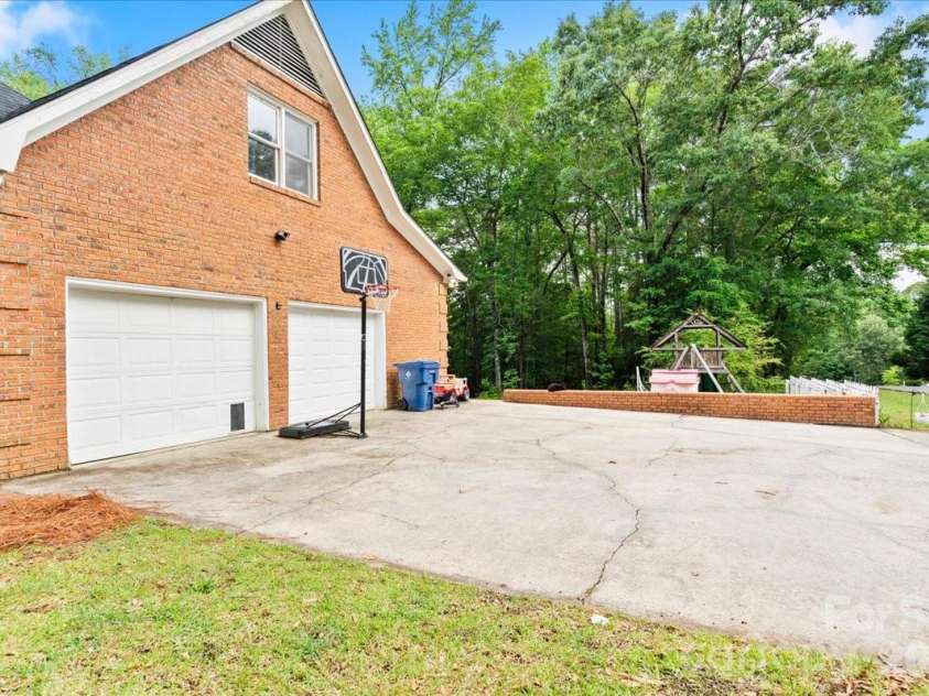 209 Fairway Road, Cheraw, SC 29520.  MLS# CAR4380014, YatesRealty ID 20168. 