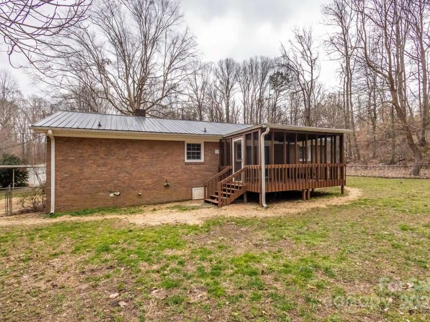 833 Chestnut Street, Stanley, NC 28164.  MLS# CAR4220196, YatesRealty ID 20168. 