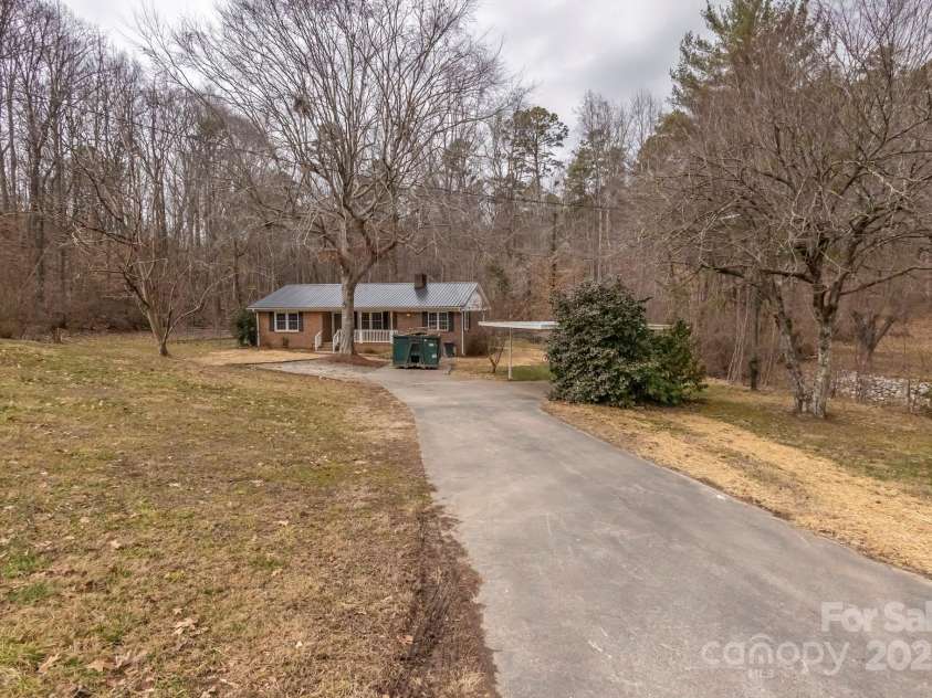 833 Chestnut Street, Stanley, NC 28164.  MLS# CAR4220196, YatesRealty ID 20168. 