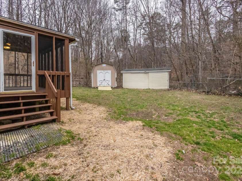 833 Chestnut Street, Stanley, NC 28164.  MLS# CAR4220196, YatesRealty ID 20168. 