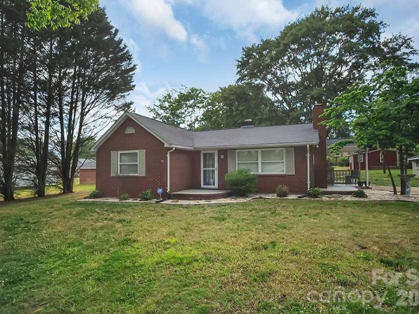 1305 Markway Street, Shelby, NC 28150.  MLS# CAR4379303, YatesRealty ID 20171. 