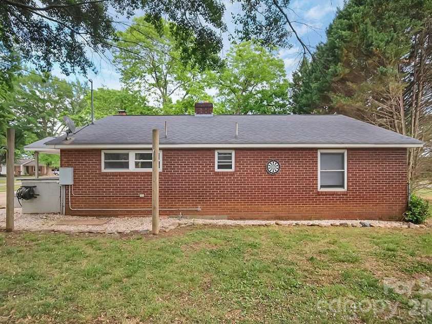 1305 Markway Street, Shelby, NC 28150.  MLS# CAR4379303, YatesRealty ID 20171. 