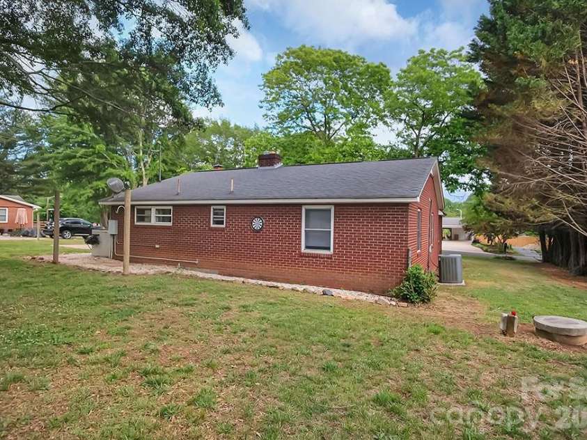 1305 Markway Street, Shelby, NC 28150.  MLS# CAR4379303, YatesRealty ID 20171. 
