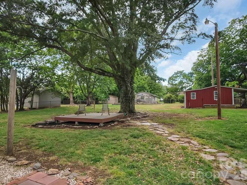1305 Markway Street, Shelby, NC 28150.  MLS# CAR4379303, YatesRealty ID 20171. 