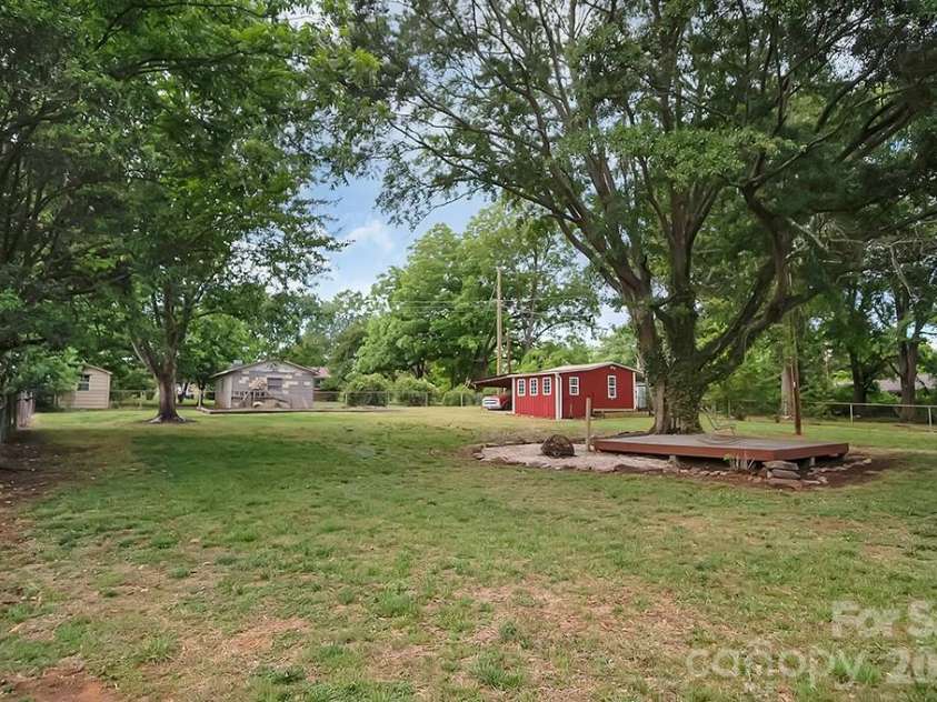 1305 Markway Street, Shelby, NC 28150.  MLS# CAR4379303, YatesRealty ID 20171. 