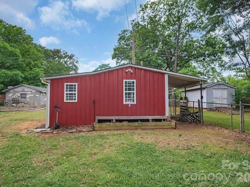 1305 Markway Street, Shelby, NC 28150.  MLS# CAR4379303, YatesRealty ID 20171. 