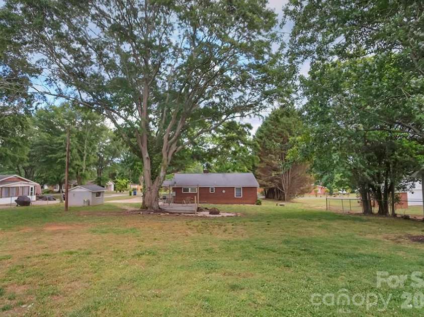 1305 Markway Street, Shelby, NC 28150.  MLS# CAR4379303, YatesRealty ID 20171. 