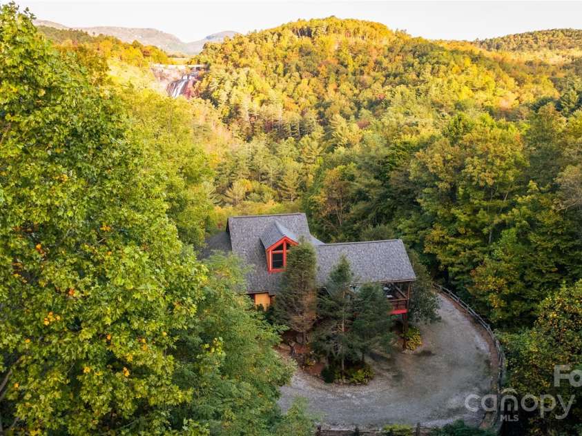 300 Falls View Drive, Lake Toxaway, NC 28774.  MLS# CAR4311504, YatesRealty ID 20171. 