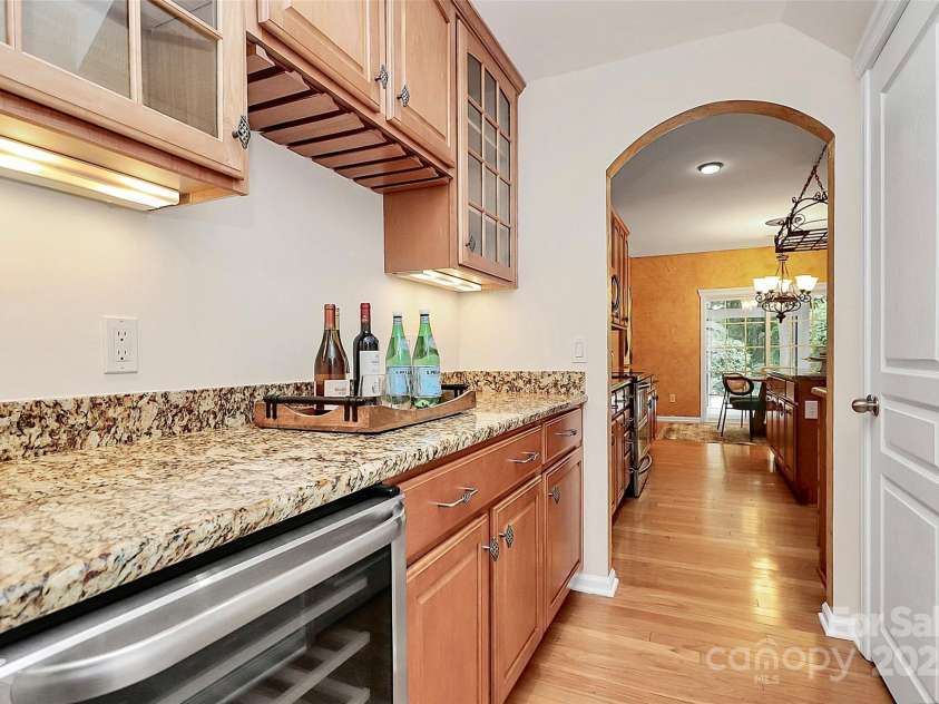 14904 Rosemary Way Drive, Huntersville, NC 28078.  MLS# CAR4266455, YatesRealty ID 20172. Butler's pantry