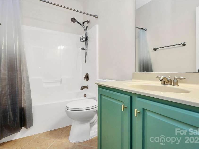 14904 Rosemary Way Drive, Huntersville, NC 28078.  MLS# CAR4266455, YatesRealty ID 20172. En suite bathroom in the bonus room