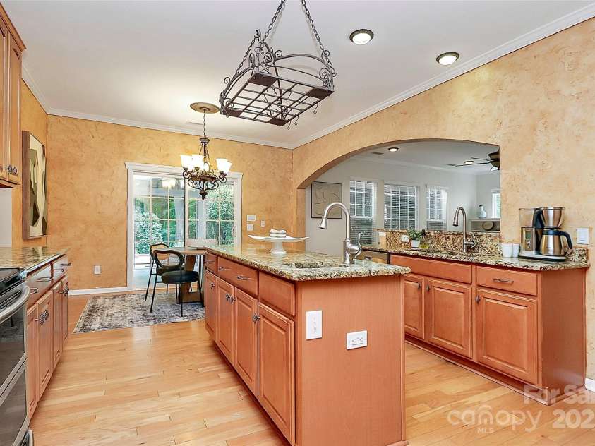 14904 Rosemary Way Drive, Huntersville, NC 28078.  MLS# CAR4266455, YatesRealty ID 20172. Large Kitchen