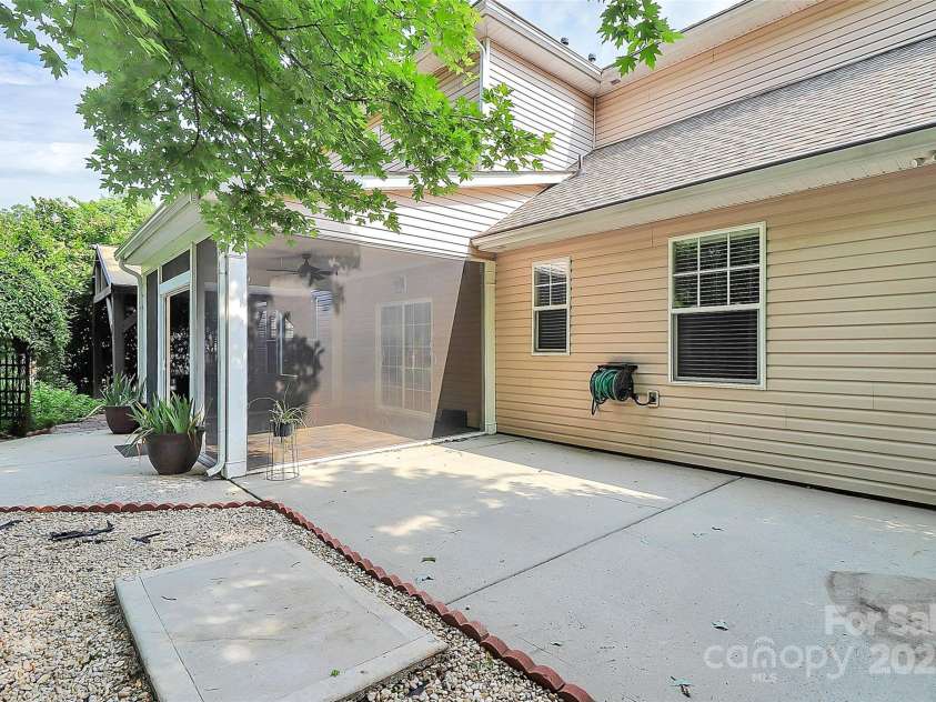 14904 Rosemary Way Drive, Huntersville, NC 28078.  MLS# CAR4266455, YatesRealty ID 20172. Multiple outdoor spaces