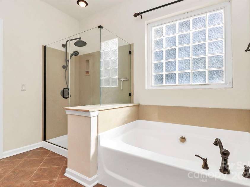 14904 Rosemary Way Drive, Huntersville, NC 28078.  MLS# CAR4266455, YatesRealty ID 20172. Primary bath- shower and garden tub