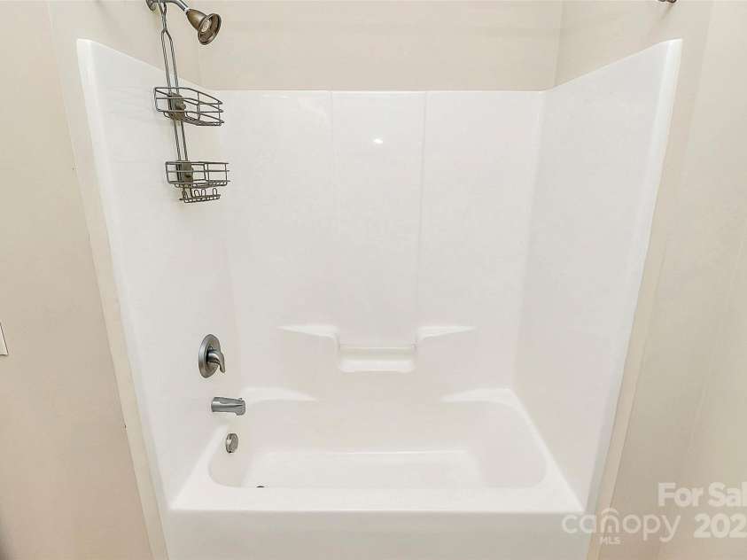 14904 Rosemary Way Drive, Huntersville, NC 28078.  MLS# CAR4266455, YatesRealty ID 20172. Ustairs hall bathroom
