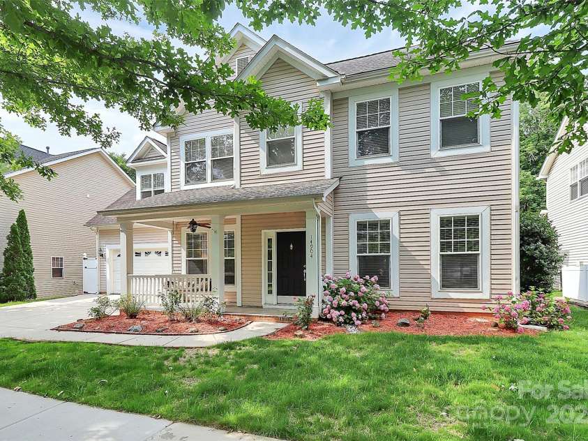 14904 Rosemary Way Drive, Huntersville, NC 28078.  MLS# CAR4266455, YatesRealty ID 20172. Welcome Home!
