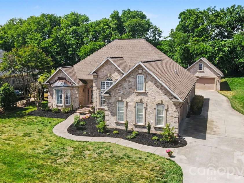 3960 Troon Drive, Concord, NC 28027.  MLS# CAR4378188, YatesRealty ID 20172. 
