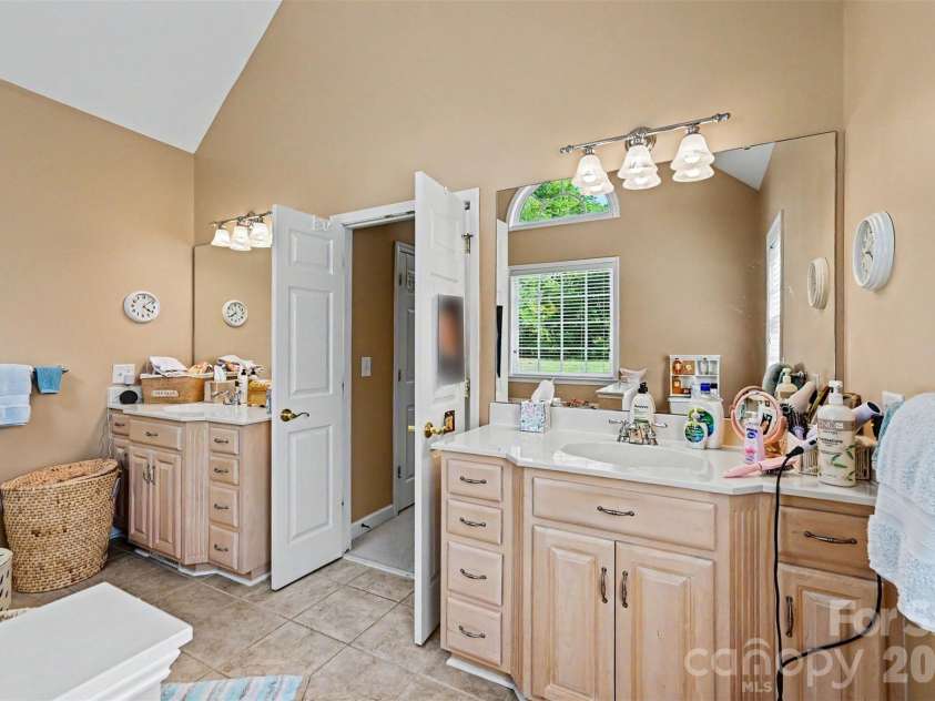 3960 Troon Drive, Concord, NC 28027.  MLS# CAR4378188, YatesRealty ID 20172. 