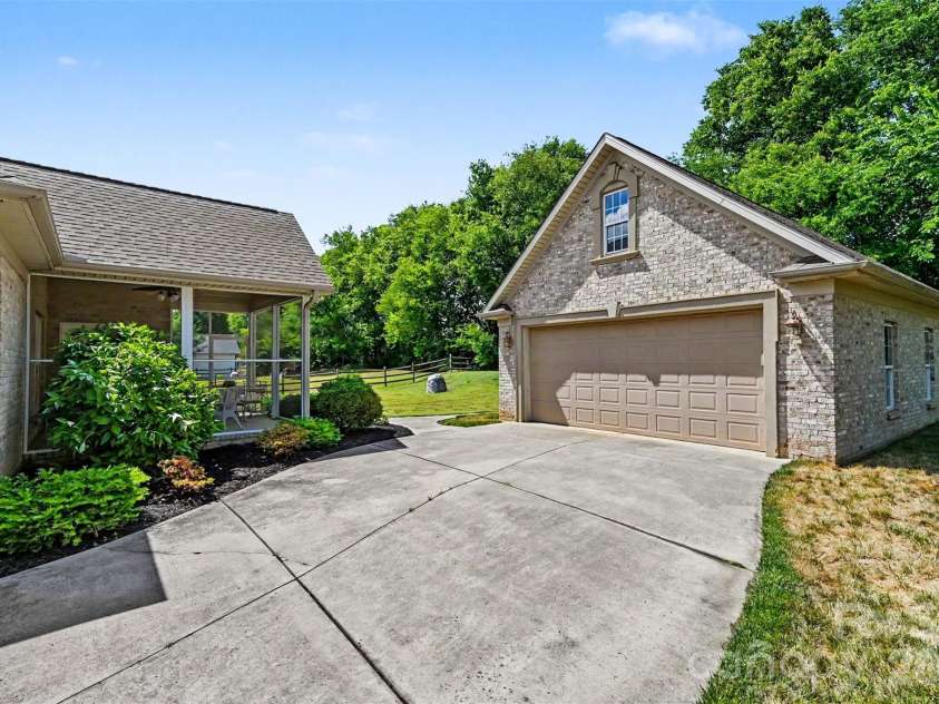 3960 Troon Drive, Concord, NC 28027.  MLS# CAR4378188, YatesRealty ID 20172. 