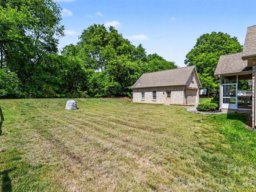 3960 Troon Drive, Concord, NC 28027.  MLS# CAR4378188, YatesRealty ID 20172. 