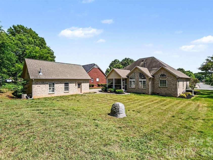 3960 Troon Drive, Concord, NC 28027.  MLS# CAR4378188, YatesRealty ID 20172. 