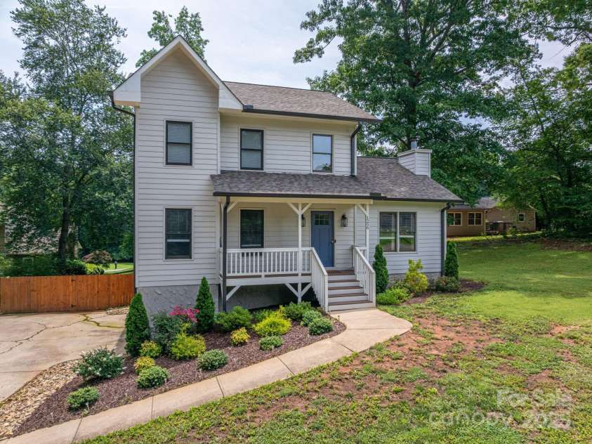 1256 Canseco Lane, Hickory, NC 28602.  MLS# CAR4266894, YatesRealty ID 20175. 