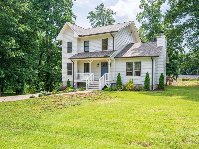 1256 Canseco Lane, Hickory, NC 28602.  MLS# CAR4266894, YatesRealty ID 20175. 