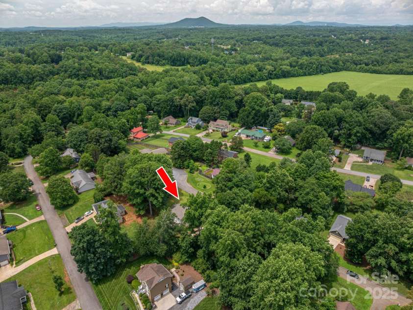 1256 Canseco Lane, Hickory, NC 28602.  MLS# CAR4266894, YatesRealty ID 20175. 