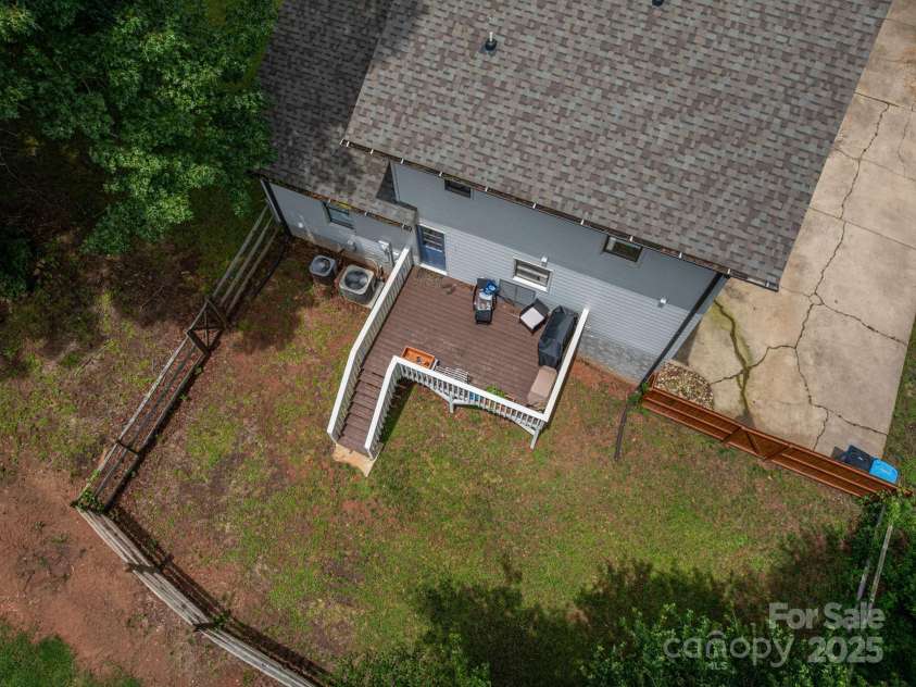 1256 Canseco Lane, Hickory, NC 28602.  MLS# CAR4266894, YatesRealty ID 20175. 