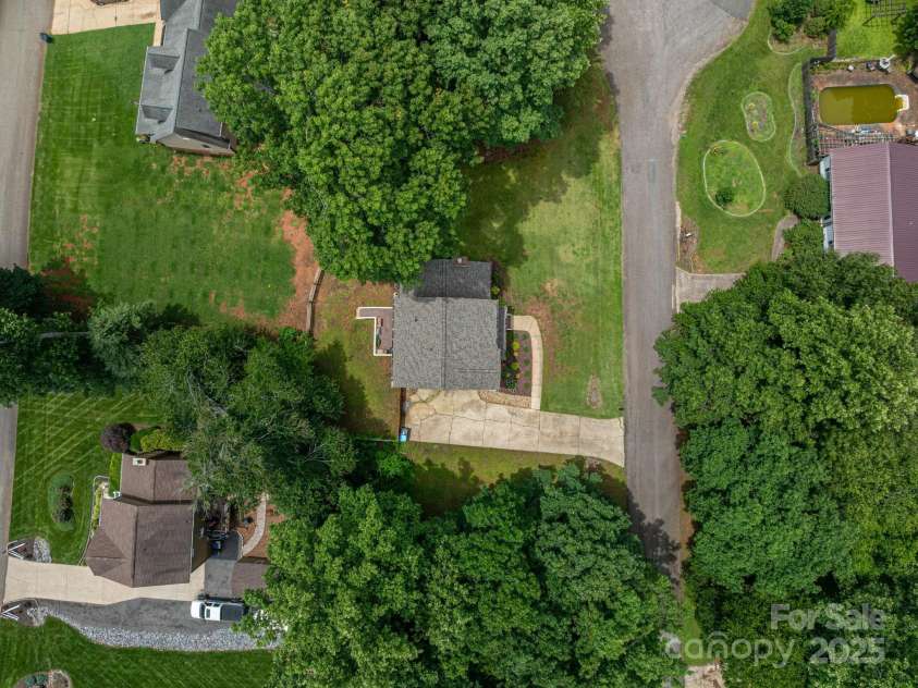 1256 Canseco Lane, Hickory, NC 28602.  MLS# CAR4266894, YatesRealty ID 20175. 