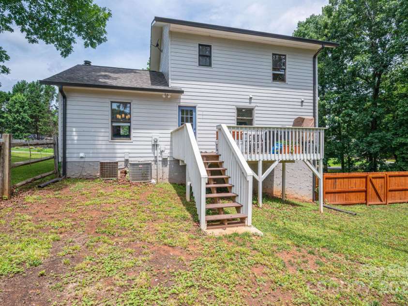1256 Canseco Lane, Hickory, NC 28602.  MLS# CAR4266894, YatesRealty ID 20175. 
