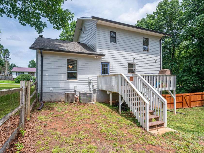 1256 Canseco Lane, Hickory, NC 28602.  MLS# CAR4266894, YatesRealty ID 20175. 