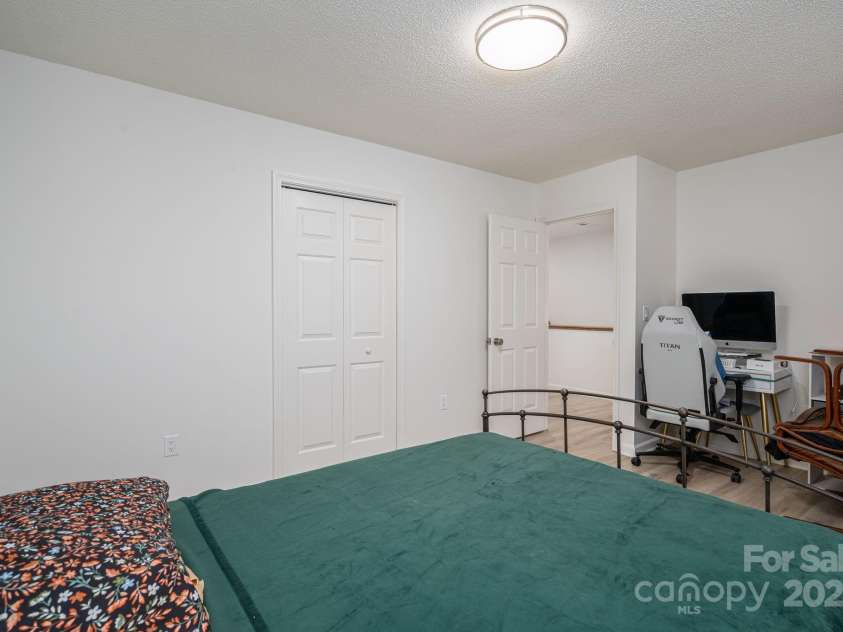 1256 Canseco Lane, Hickory, NC 28602.  MLS# CAR4266894, YatesRealty ID 20175. 