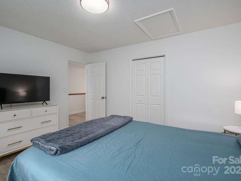 1256 Canseco Lane, Hickory, NC 28602.  MLS# CAR4266894, YatesRealty ID 20175. 