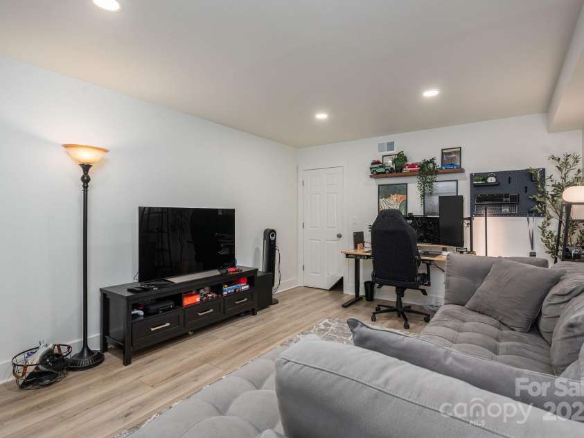 1256 Canseco Lane, Hickory, NC 28602.  MLS# CAR4266894, YatesRealty ID 20175. Flex space- basement