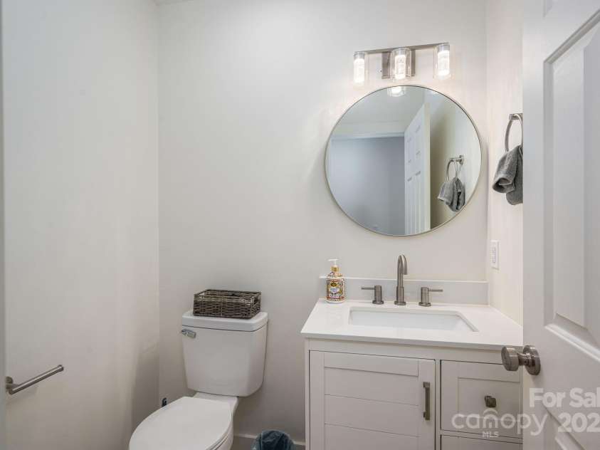 1256 Canseco Lane, Hickory, NC 28602.  MLS# CAR4266894, YatesRealty ID 20175. Half bath