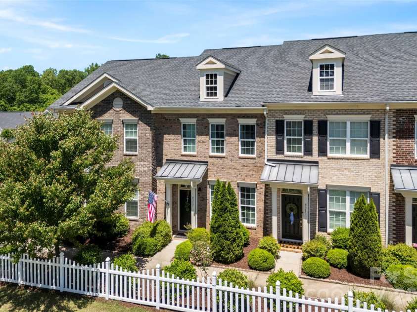 4317 Courtly Lane, Belmont, NC 28012.  MLS# CAR4379601, YatesRealty ID 20175. 