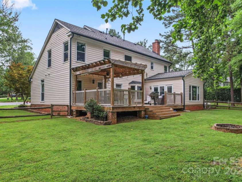 107 Glenmont Court, Mooresville, NC 28117.  MLS# CAR4267304, YatesRealty ID 20176. 