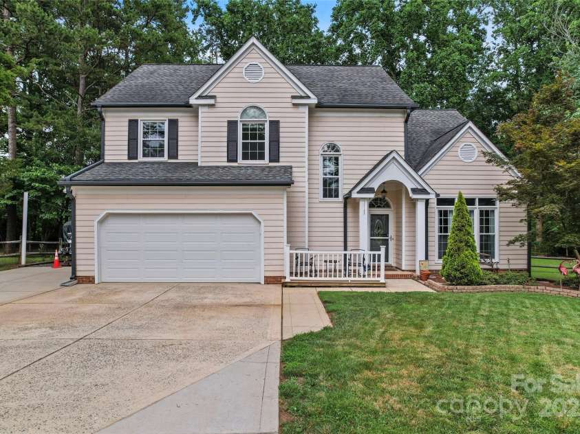 107 Glenmont Court, Mooresville, NC 28117.  MLS# CAR4267304, YatesRealty ID 20176. 