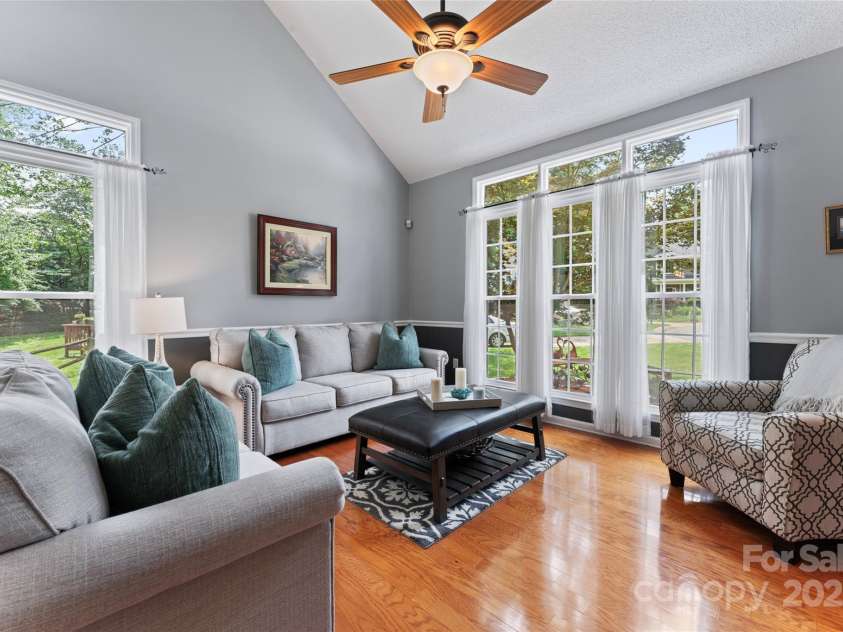 107 Glenmont Court, Mooresville, NC 28117.  MLS# CAR4267304, YatesRealty ID 20176. Formal living room w/ vaulted ceilings