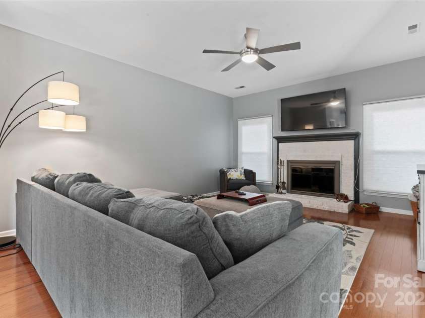 107 Glenmont Court, Mooresville, NC 28117.  MLS# CAR4267304, YatesRealty ID 20176. Great room