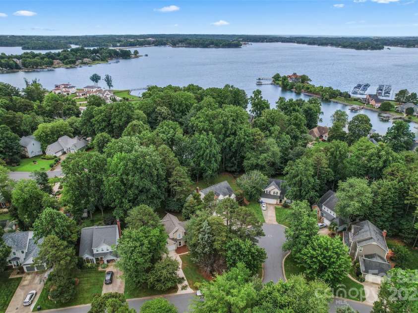107 Glenmont Court, Mooresville, NC 28117.  MLS# CAR4267304, YatesRealty ID 20176. Lake access community