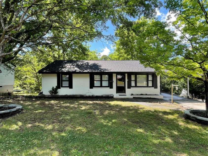 609 Glenn Street, Gastonia, NC 28052.  MLS# CAR4380166, YatesRealty ID 20176. 
