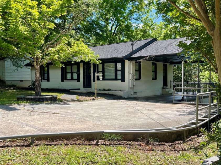609 Glenn Street, Gastonia, NC 28052.  MLS# CAR4380166, YatesRealty ID 20176. 