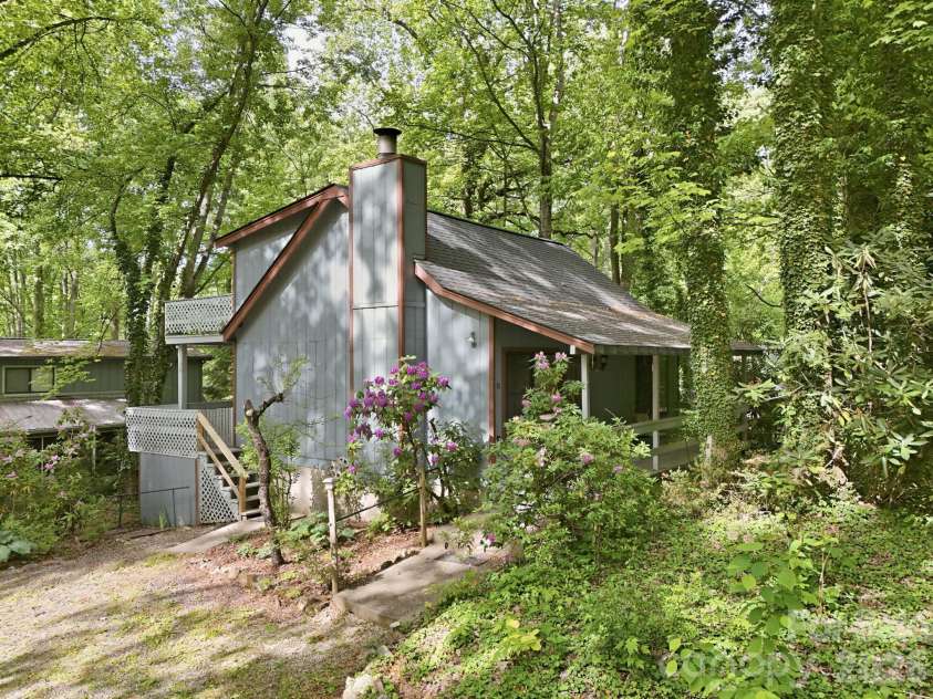 50 Gail Drive, Maggie Valley, NC 28751.  MLS# CAR4380085, YatesRealty ID 20177. 