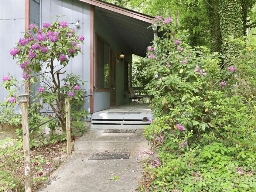 50 Gail Drive, Maggie Valley, NC 28751.  MLS# CAR4380085, YatesRealty ID 20177. 