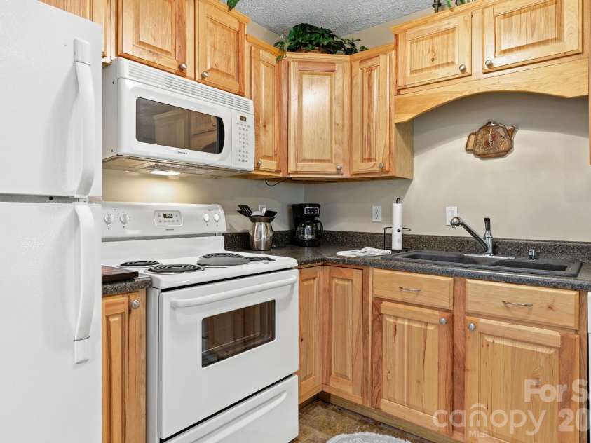 50 Gail Drive, Maggie Valley, NC 28751.  MLS# CAR4380085, YatesRealty ID 20177. 