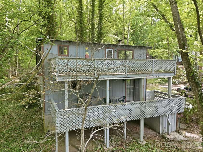 50 Gail Drive, Maggie Valley, NC 28751.  MLS# CAR4380085, YatesRealty ID 20177. 